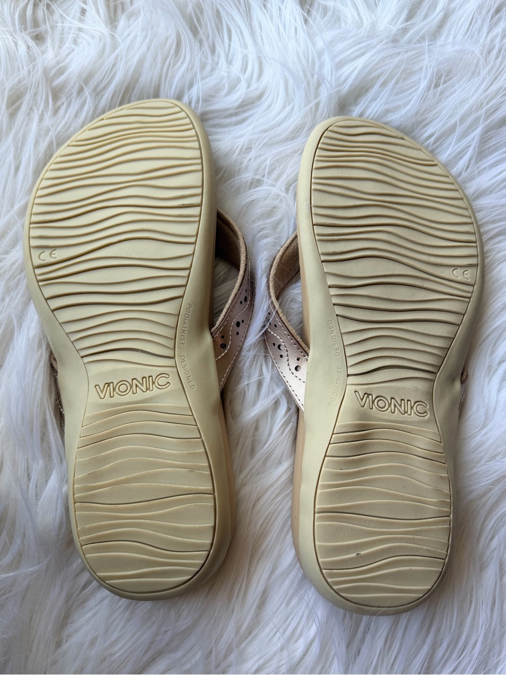 Vionic Women’s 9.5 WIDE Aliza Rose Gold Thong Flip Flop Sandals - Picture 4 of 5